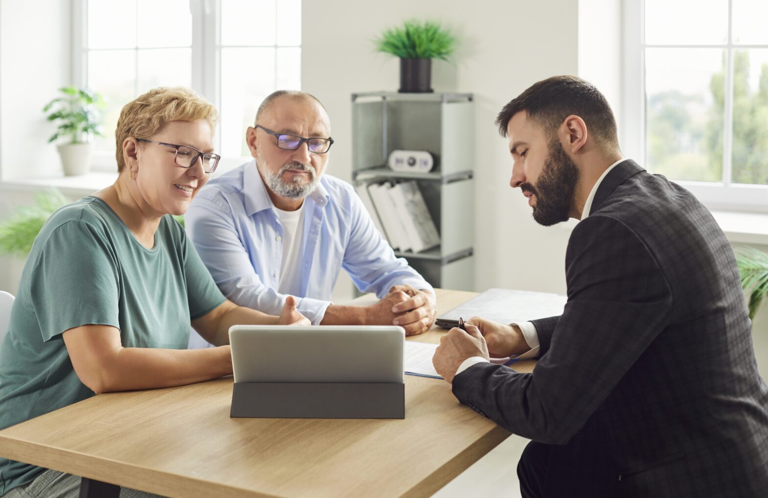 An advisor reviews registration requirements for the 2026 Virginia Secure Choice retirement deadline.